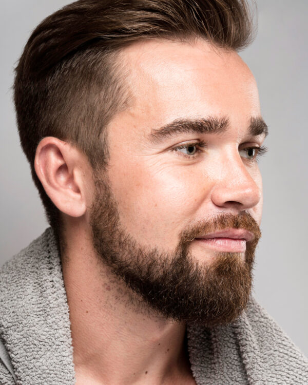 Delineado de barba masculina